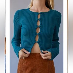 UO Peyton Fitted Cropped Cardigan in Teal